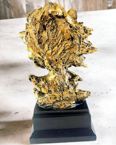 'Kuninkaallinen Leijona - Majesteettinen Koristefiguuri Kaiverrusmahdollisuudella, 2 värivaihtoehtoa valittavana, lahjaksi'