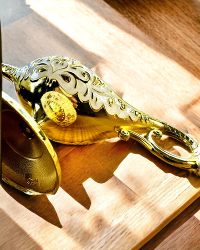 Aladdinin Taikalamppu Kaiverrusmahdollisuudella - Valkoinen ja Kultainen Variaatio