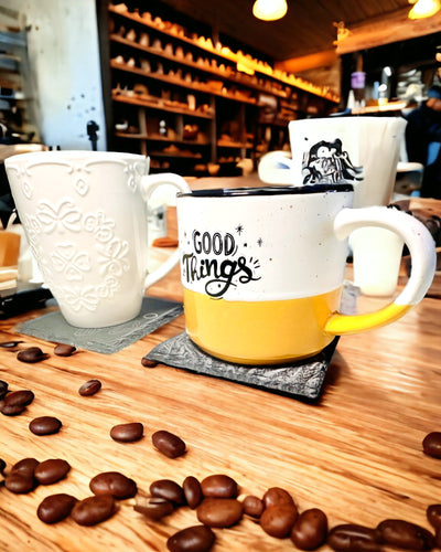 Kahvin tai teen alusta luonnonkivestä personoidulla kaiverruksella – neliö, ympyrä, kuusikulmio, 10 cm