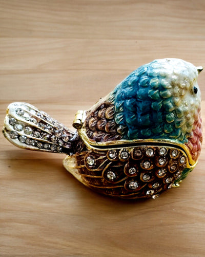 "Värikäs Varpunen Kaiverruksella - Ihastuttava Aarrelaatikko"