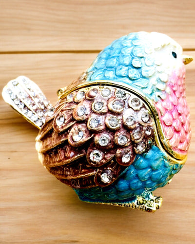 "Värikäs Varpunen Kaiverruksella - Ihastuttava Aarrelaatikko"