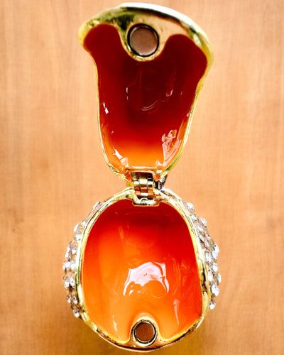 "Värikäs Varpunen Kaiverruksella - Ihastuttava Aarrelaatikko"