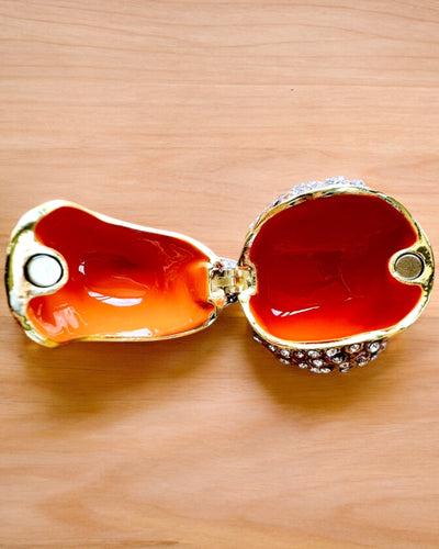 "Värikäs Varpunen Kaiverruksella - Ihastuttava Aarrelaatikko"