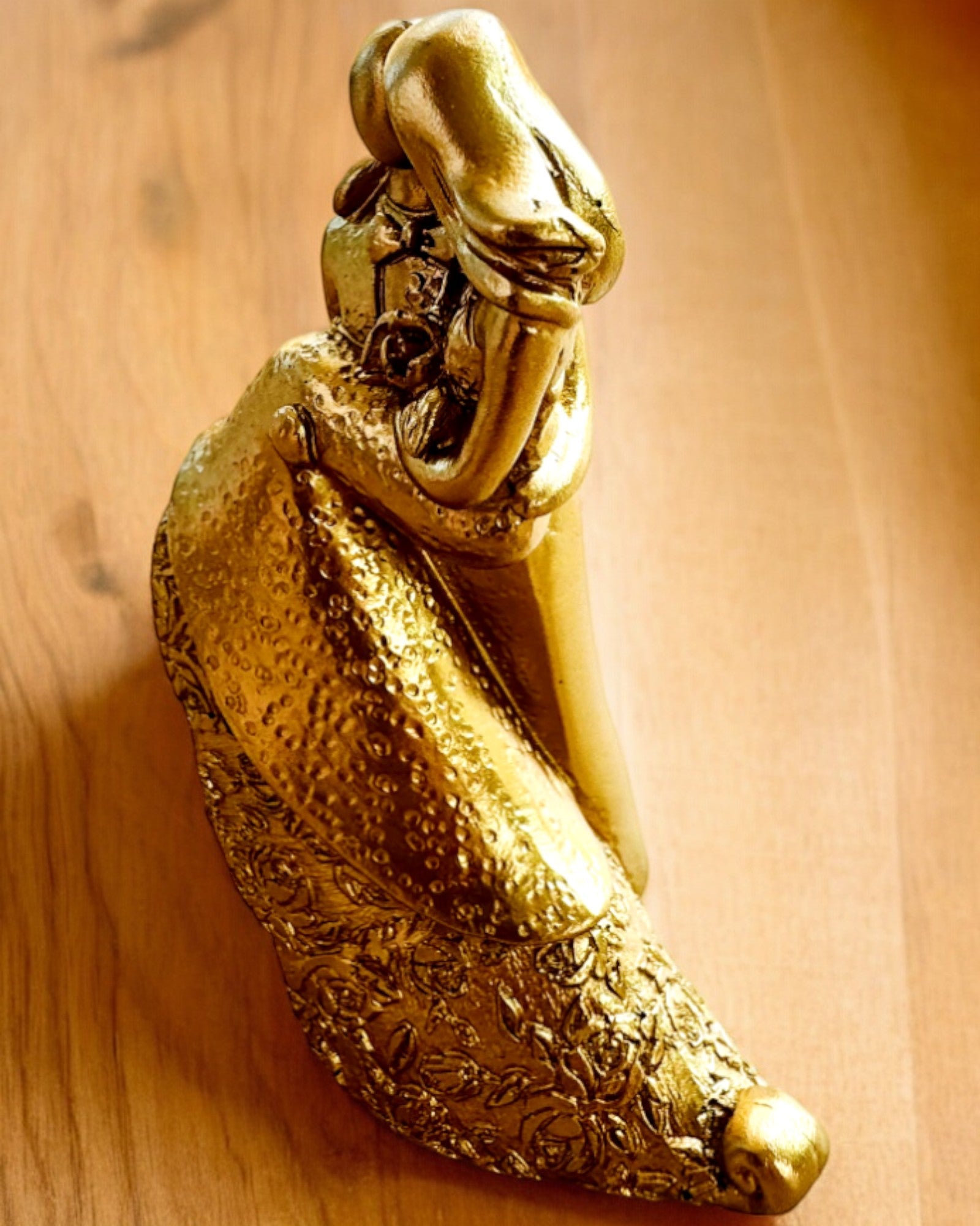 Kultainen "Ikuinen Rakkaus" -figuuri - 11 cm, Pieni Koristefiguuri Kaiverrusmahdollisuudella