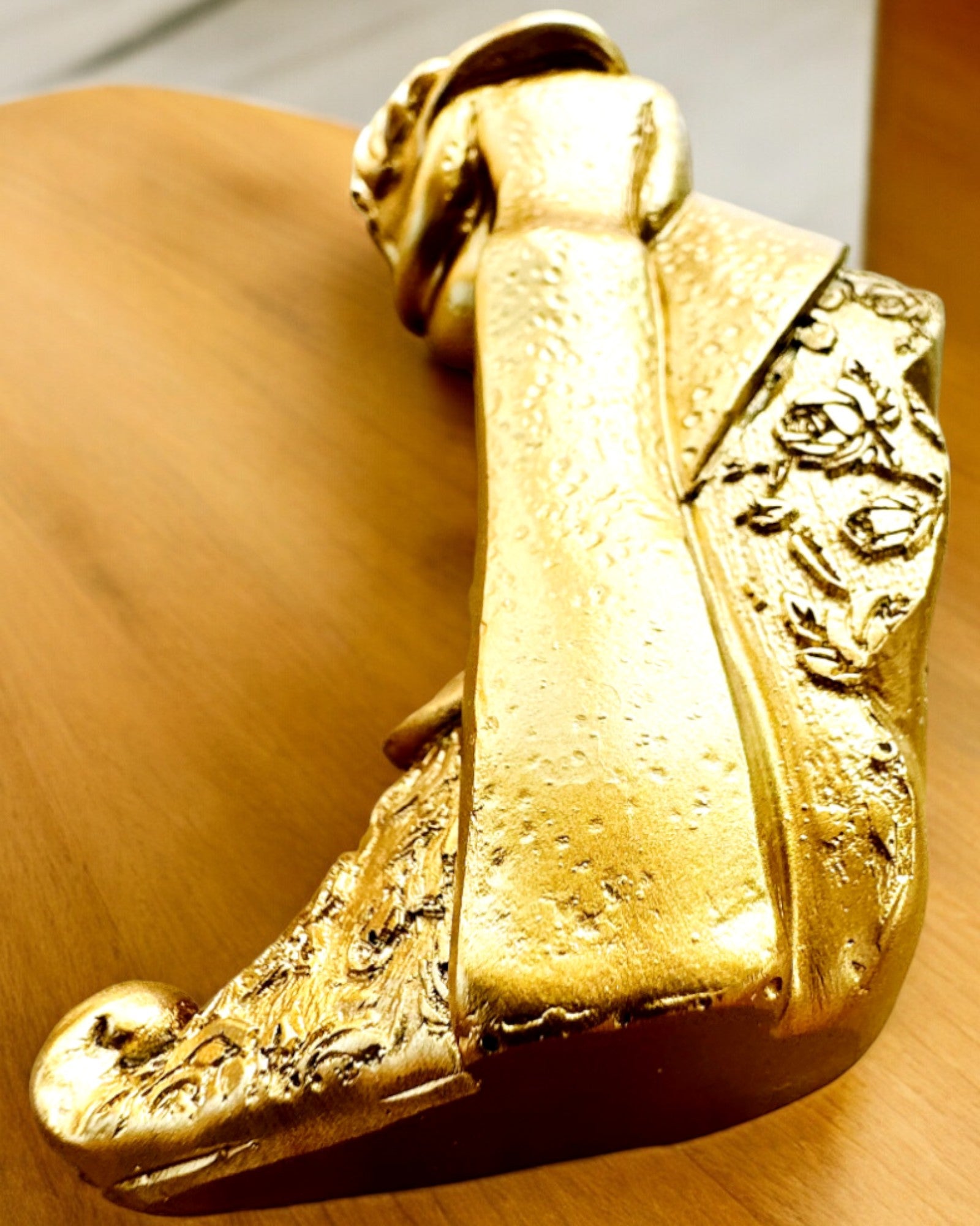 Kultainen "Ikuinen Rakkaus" -figuuri - 11 cm, Pieni Koristefiguuri Kaiverrusmahdollisuudella