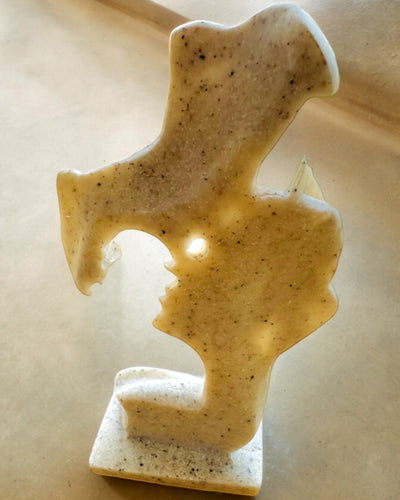 Figurii "Eleganssi Kivessä" valkoinen väri - 13,5 cm korkeus, Koristeellinen Kaiverrusmahdollisuudella