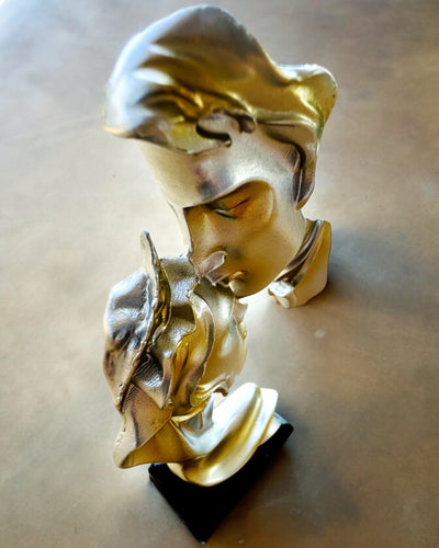 Figurka "Eleganssi Kivessä" väri hopea - Koristeellinen kaiverrusvaihtoehdolla, 2 kokoa valittavana