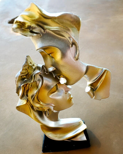 Figurka "Eleganssi Kivessä" väri hopea - Koristeellinen kaiverrusvaihtoehdolla, 2 kokoa valittavana