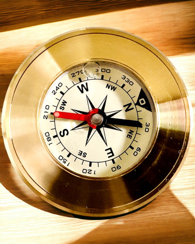 Messinkinen klassinen kompassi kaiverrusmahdollisuudella – 5 cm