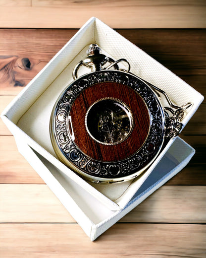 Kaappikello "Heritage Timekeeper" kaiverrusmahdollisuudella