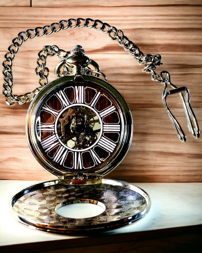 Kaappikello "Heritage Timekeeper" kaiverrusmahdollisuudella