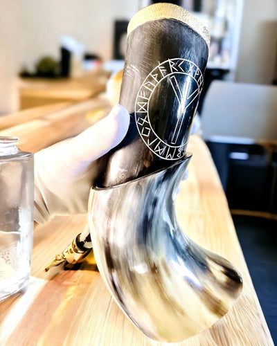 "Viking Valor" Sarvimuki - Käsin Kaiverrettu, Premium Laatu - 4 vaihtoehtoa valittavana