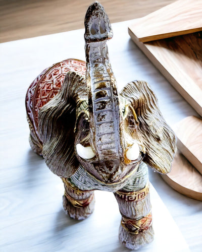 Słoniowa Stróżka – Koristeellinen Hartsielefantti Kaiverrusmahdollisuudella