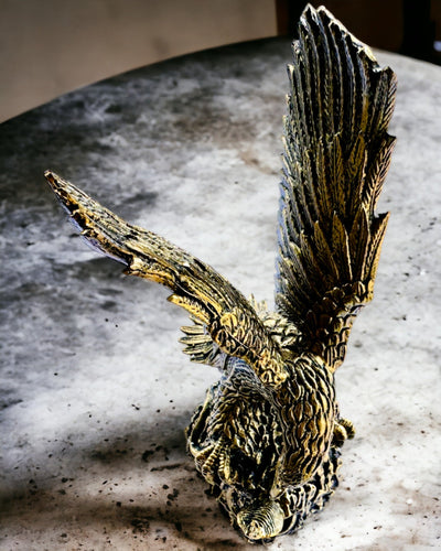 Kuningaskotka – Koristeellinen Hartsifiguuri Kaiverrusvaihtoehdolla