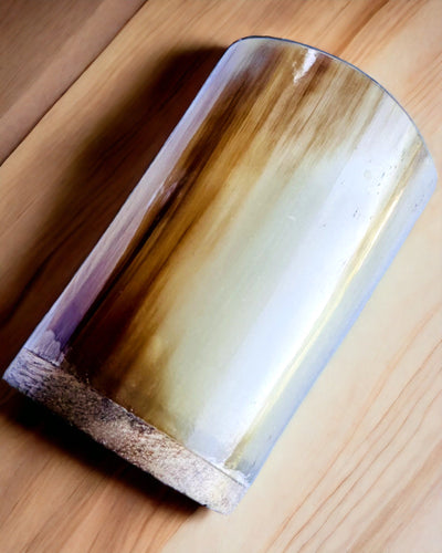 Käsintehty pieni kuppi kaiverrusmahdollisuudella, intialainen lasi kuppi, mahdollisuus personointiin lahjaksi, kaiverrus. Vaalea väri