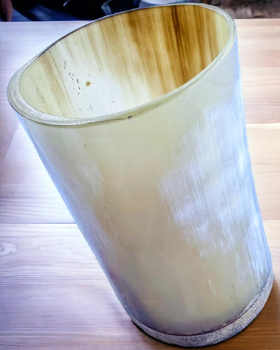 Käsintehty pieni kuppi kaiverrusmahdollisuudella, intialainen lasi kuppi, mahdollisuus personointiin lahjaksi, kaiverrus. Vaalea väri