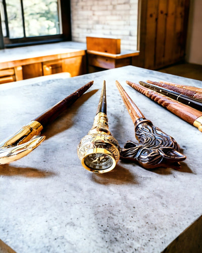 Kompasso Black - Kävelykeppi - Käsin veistetty puinen - Eksklusiivinen painos kaiverrusmahdollisuudella