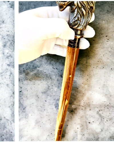 Laska Spacerowa Wolf - Intialainen Mangopuu Mahdollisuudella Kaiverrukseen, ruskea kultaiset koristelut