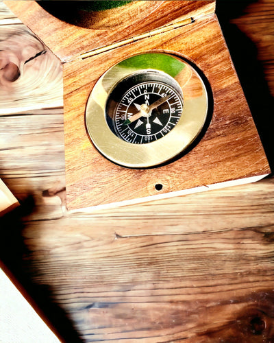 Matkailijan kompassi Rajput, personointimahdollisuudella - lahjaksi