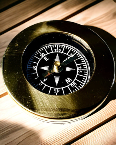 Matkailijan kompassi Rajput, personointimahdollisuudella - lahjaksi