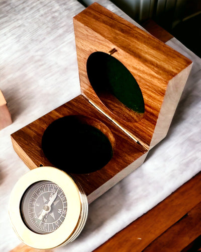 Matkailijan kompassi Rajput, personointimahdollisuudella - lahjaksi