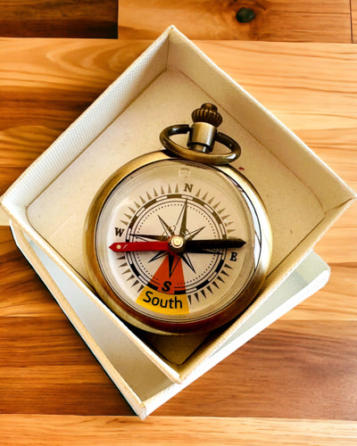 Taskukompassi "Orient Express" Kaiverrusmahdollisuudella