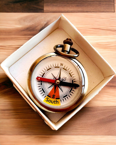 Taskukompassi "Orient Express" Kaiverrusmahdollisuudella