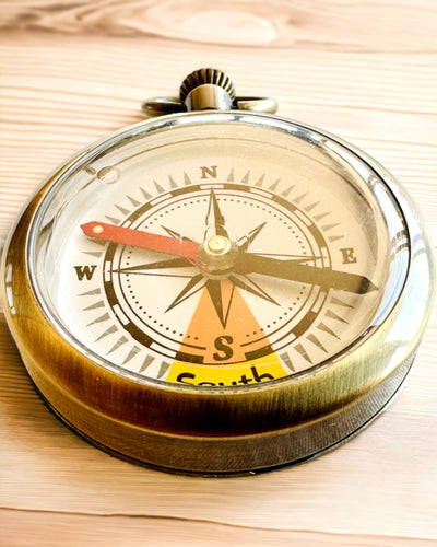 Taskukompassi "Orient Express" Kaiverrusmahdollisuudella