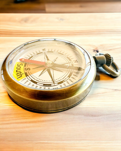 Taskukompassi "Orient Express" Kaiverrusmahdollisuudella