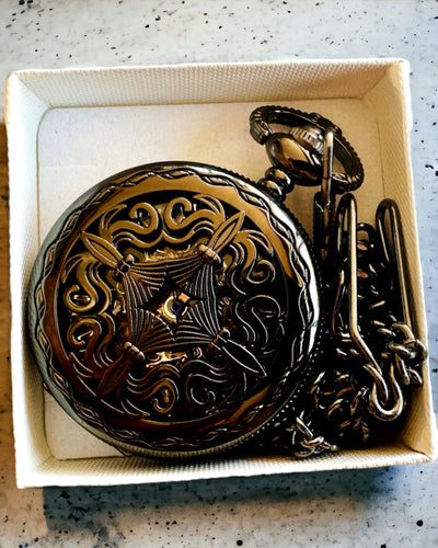 Taskukello "Czas Mistrzów" - Premium Edition kaiverrusmahdollisuudella