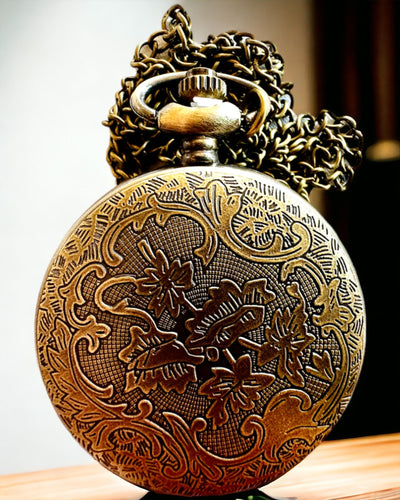 Taskukello Metsän Vartija - Eleganttinen Kello Hirviteemalla, mahdollisuus personointiin kaiverruksella