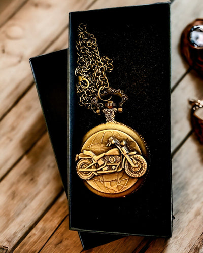 Taskukello "Motocykliherrasmies" – Kaiverrus