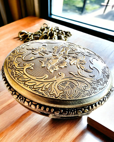 Taskukello "Motocykliherrasmies" – Kaiverrus