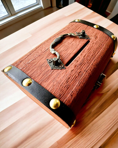 Taikainen Aarrearkku - Säästöpossu, personointi kaiverruksella