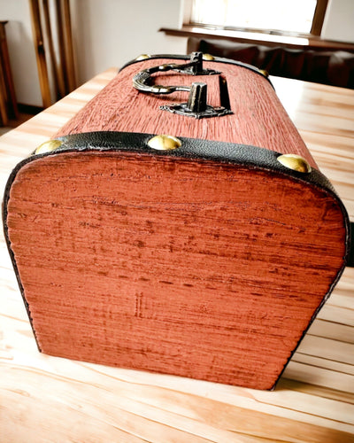 Taikainen Aarrearkku - Säästöpossu, personointi kaiverruksella