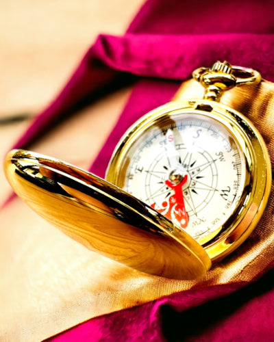 Vaeltajan Kompassi Kaiverrusvaihtoehdolla - väri kulta