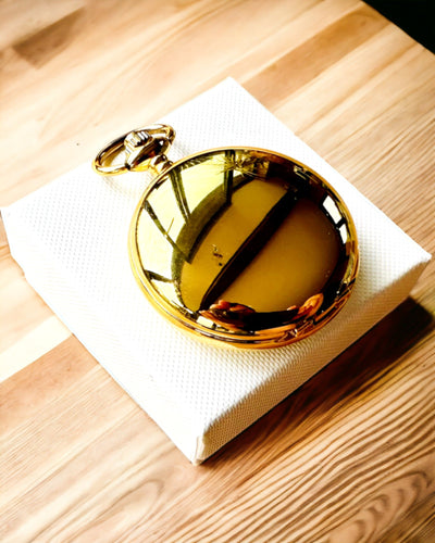 Vaeltajan Kompassi Kaiverrusvaihtoehdolla - väri kulta