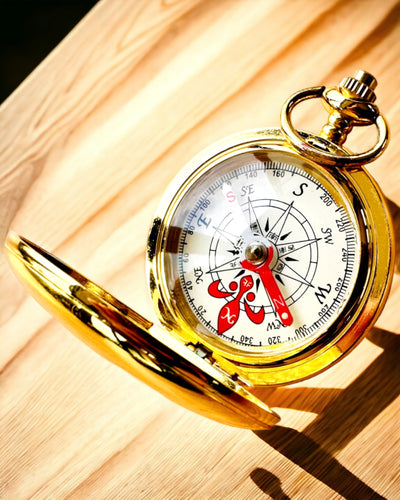 Vaeltajan Kompassi Kaiverrusvaihtoehdolla - väri kulta