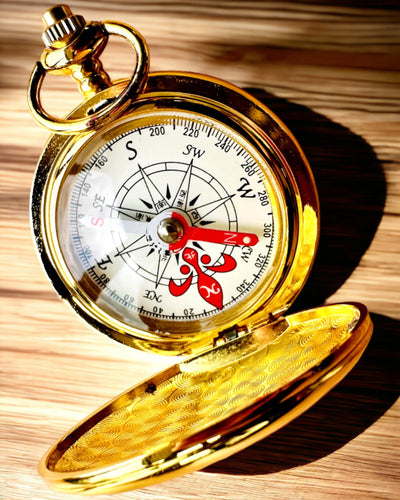 Vaeltajan Kompassi Kaiverrusvaihtoehdolla - väri kulta