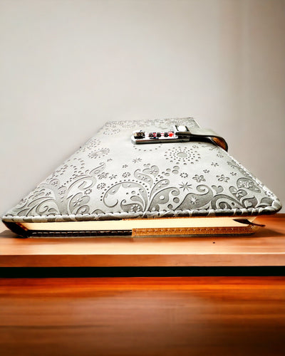 Eksklusiivinen Muistikirja, PU-nahka, A5 Salasanalukolla - "Secret Journal", personointi kaiverruksella