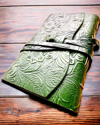 Nahkainen Premium-muistikirja "Luonnon Eleganssi" - 200 sivua, 120g, muistikirja, luonnoslehtiö, 2 väriä valittavana, personointi kaiverruksella