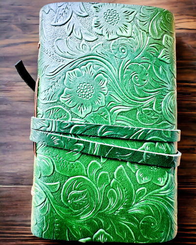 Nahkainen Premium-muistikirja "Luonnon Eleganssi" - 200 sivua, 120g, muistikirja, luonnoslehtiö, 2 väriä valittavana, personointi kaiverruksella