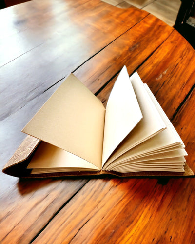 Luksus Retro Muistikirja Nahkakannella - "Vintage Elegance", 480 sivua, mahdollisuus personointiin kaiverruksella