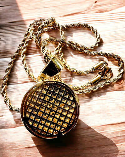 Glamour-tyylinen kompassiriipuksellinen kaulakoru zirkonioilla naisille ja miehille - kultainen väri, kaiverrus