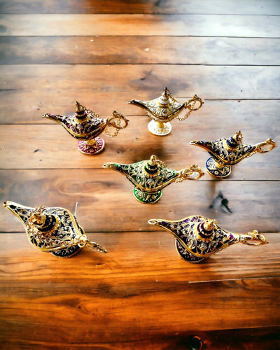 Pieni 4 cm Taianomainen Aladdinin Lamppu, avaimenperä, 6 värivaihtoehtoa - Lumotut Muistot, personointi kaiverruksella