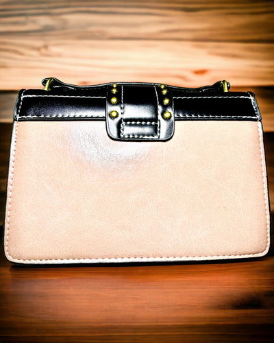 Neliönmuotoinen Vaaleanvioletti Olkalaukku Leijonakuviolla – Tyylikäs Laukku Teksturoitua PU-nahkaa. Personointi kaiverruksella