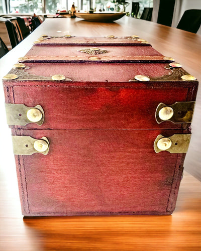 Puiset laatikko 'Pirate's Treasure Chest' – Vintage koru- ja pikkutavaroiden laatikko