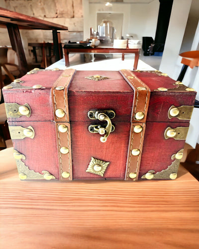 Puiset laatikko 'Pirate's Treasure Chest' – Vintage koru- ja pikkutavaroiden laatikko