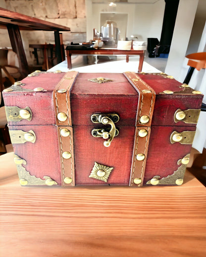 Puiset laatikko 'Pirate's Treasure Chest' – Vintage koru- ja pikkutavaroiden laatikko