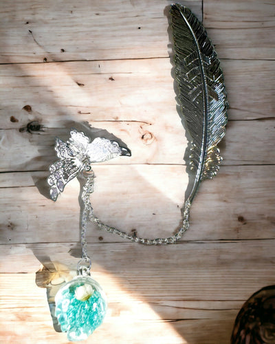 Luova Retrotyylinen Kirjanmerkki Höyhen- ja Perhosaiheella – Tyylikäs Mainoslahja, Hopea/Sininen